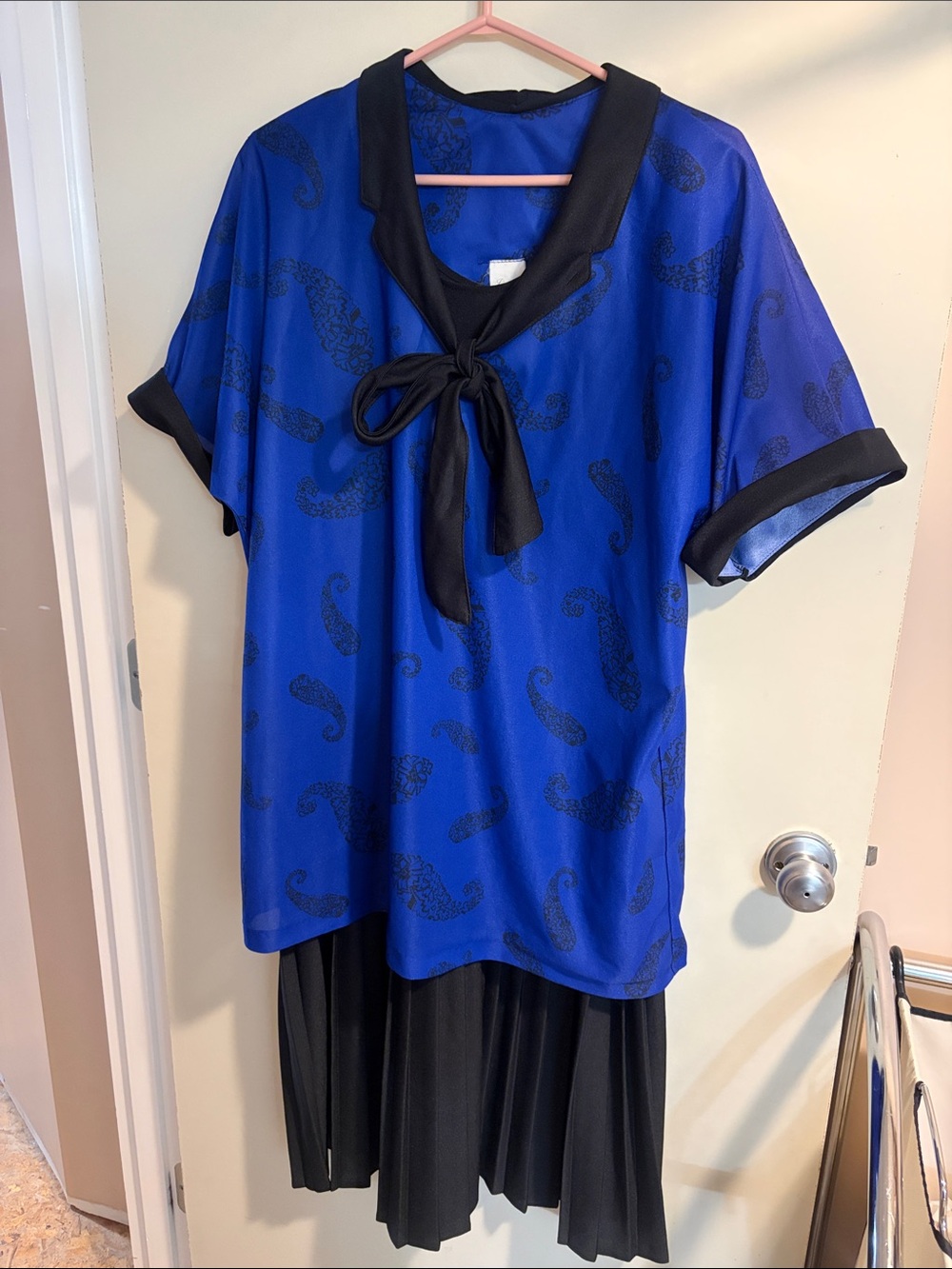 VINTAGE Dee Jay Fashions Blue Paisley Dress/Blouse with Black Tie
